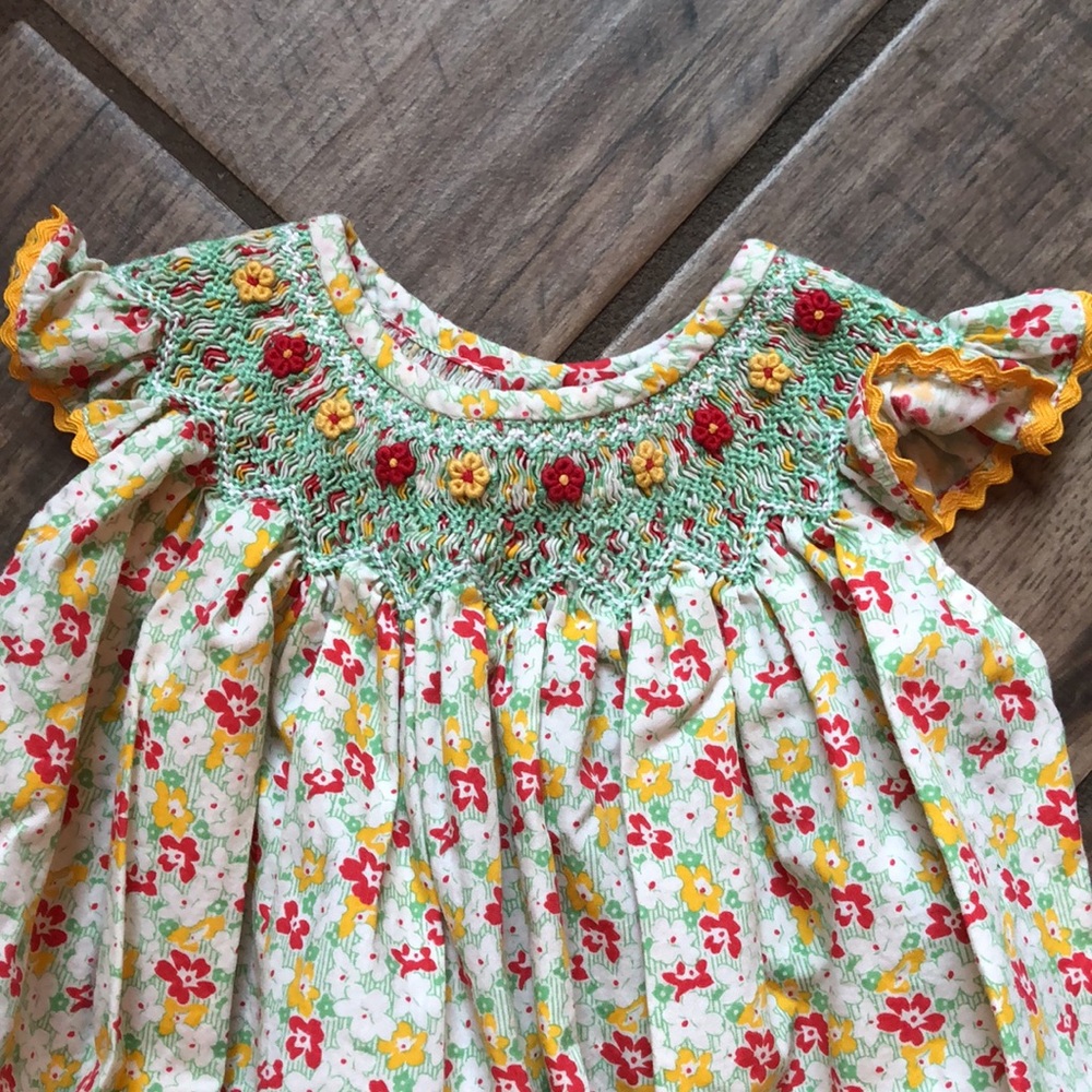 Beyond adorable Orient Express Inc smocked bubble. - Picture 2 of 6
